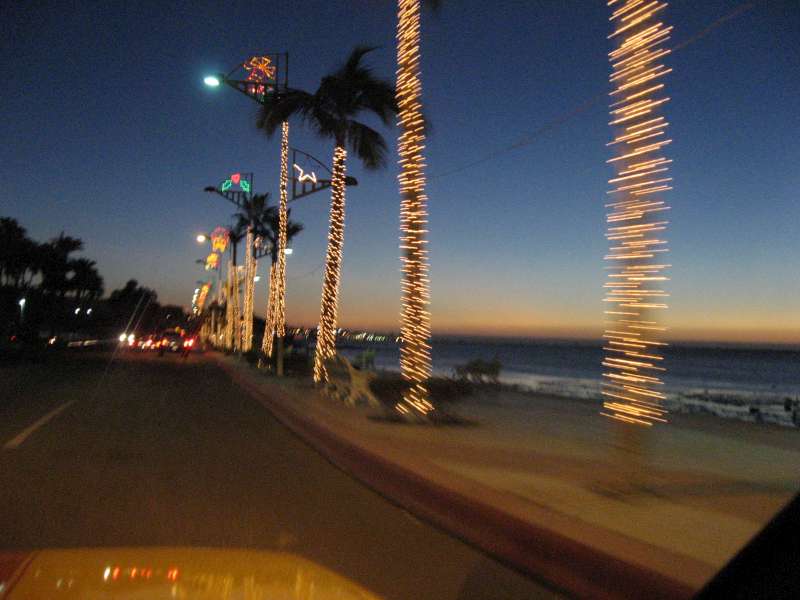 Christmas_sunset_at_Malecon