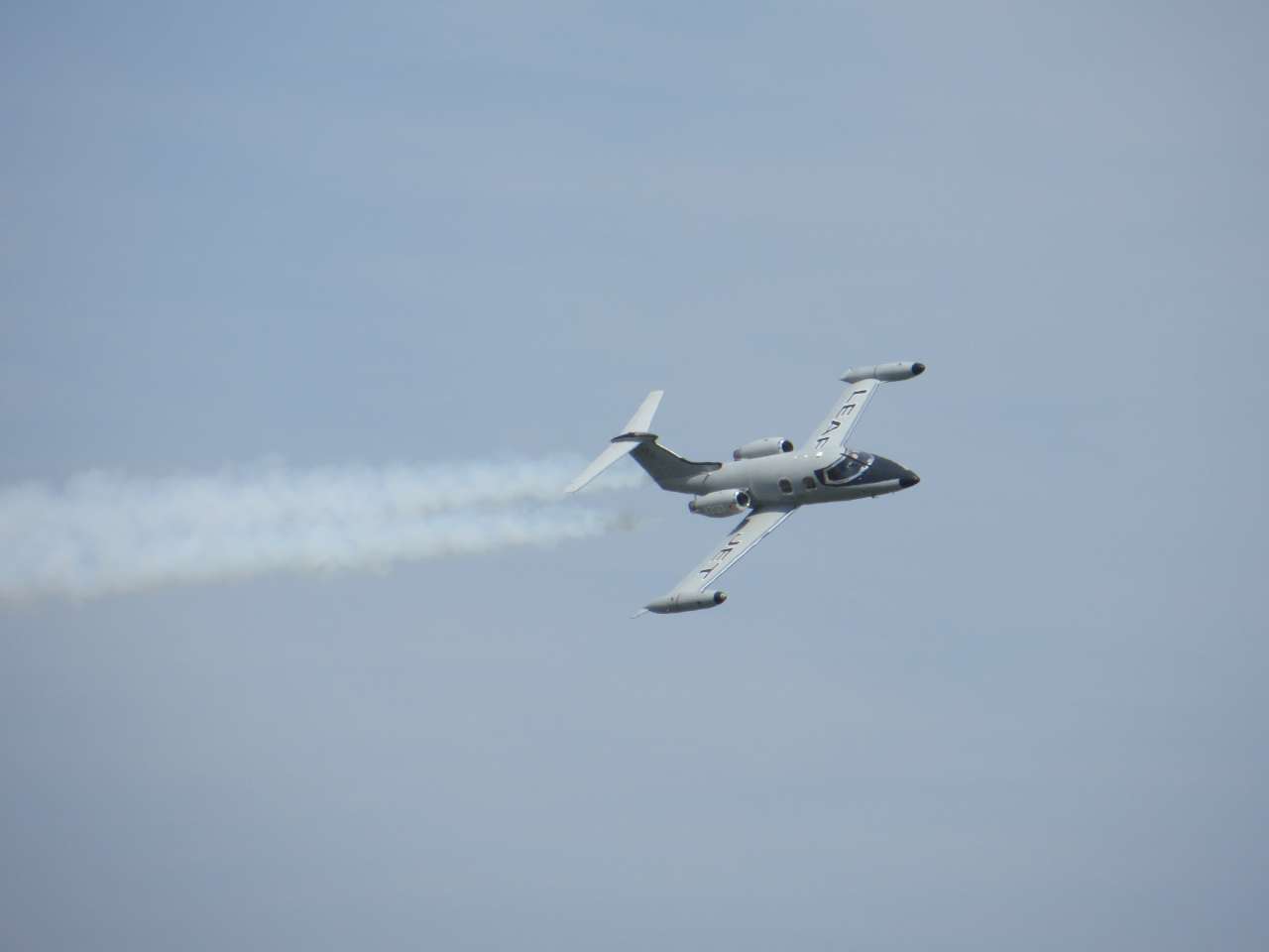 click to view full size photo Lear - 25 pilot by 75-year-old Stay Lacy