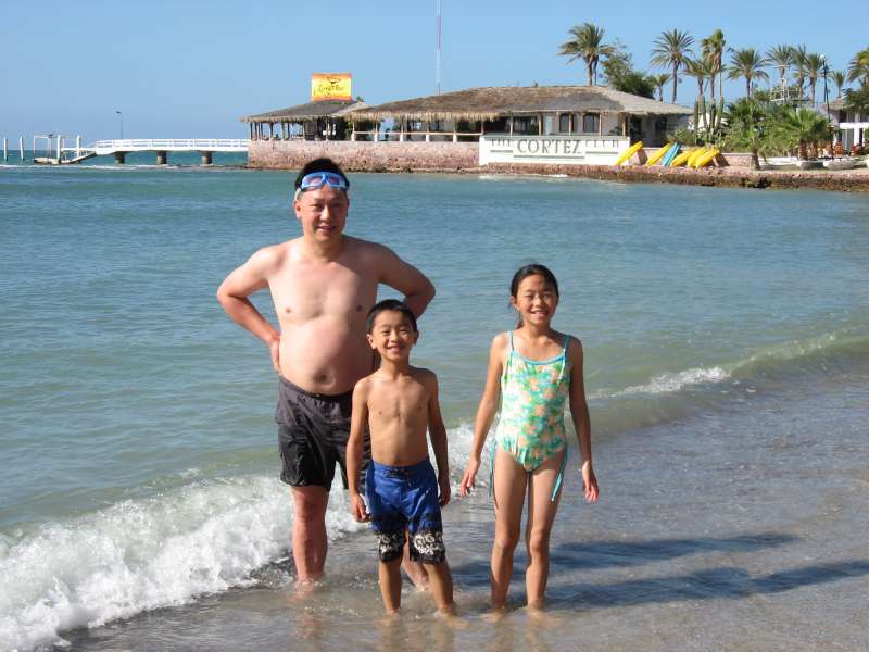 click to view full size photo Hot_beach_time