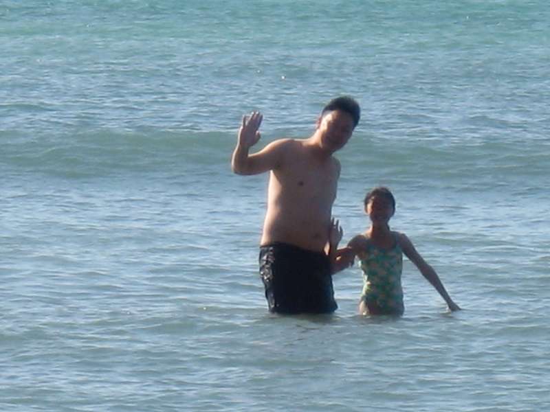 click to view full size photo Hot_beach_time_3