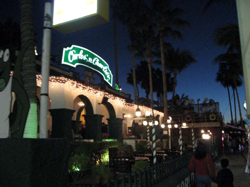click to view full size photo Nice_restaurant_at_town_center
