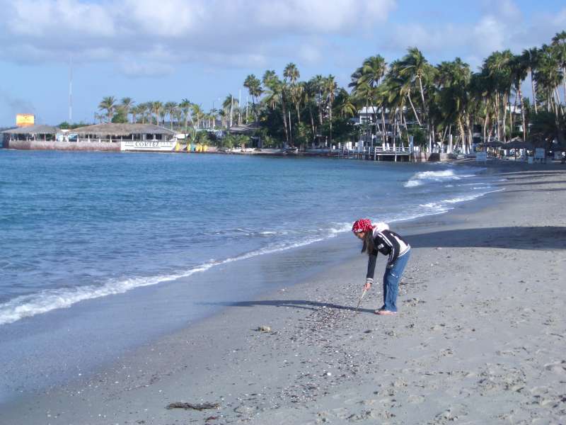 click to view full size photo Private_beach_with_few_people