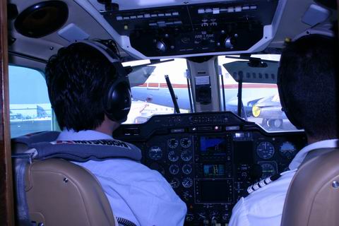 click to view full size photo J_8. Taxing into the FBO